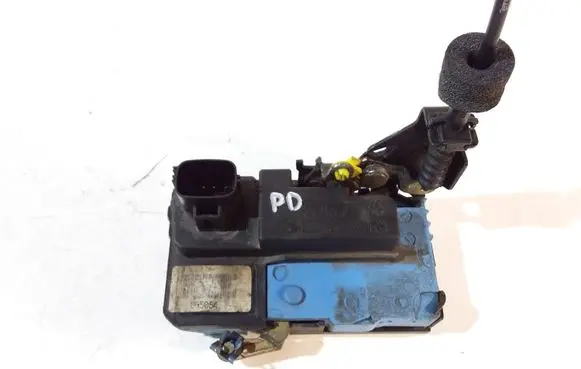 Volvo V70 Front door lock 8650546