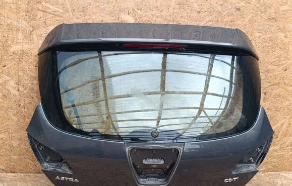 Opel Astra J Tailgate/trunk/boot lid 43R001582