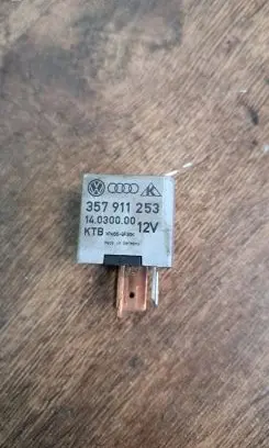 Volkswagen PASSAT B4 Other relay 357911253 14030000