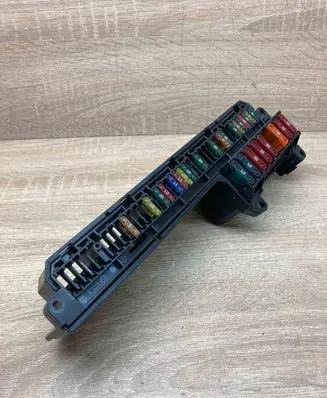 BMW 6 E63 E64 Fuse module 25613290