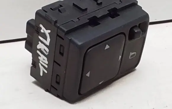 Nissan X-Trail T30 Wing mirror switch