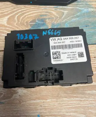 Volkswagen PASSAT B8 Seat control module 3AA959257
