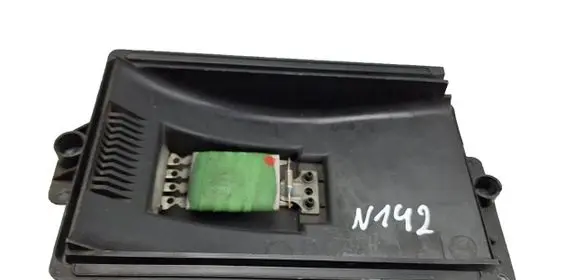Volkswagen Golf V Heater blower motor/fan resistor 1J0819022
