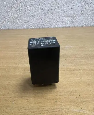 Mercedes-Benz E W210 Other relay 0035458305 D9883