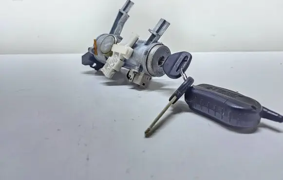 Mitsubishi Montero Ignition lock 337860