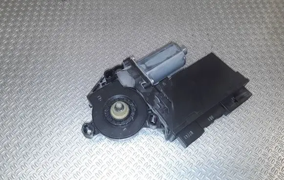 Audi A4 S4 B7 8E 8H Front door window regulator motor 8E1959801H