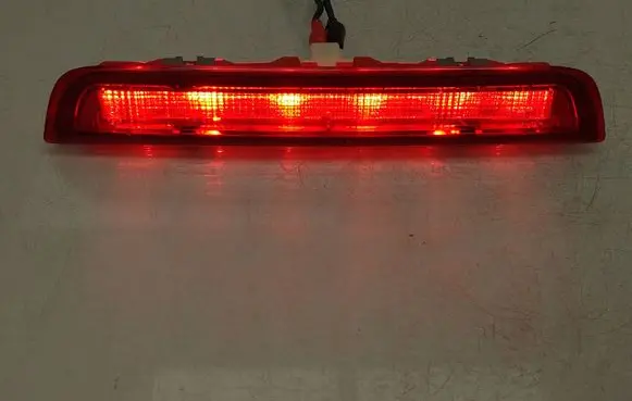 Third/center stoplight
