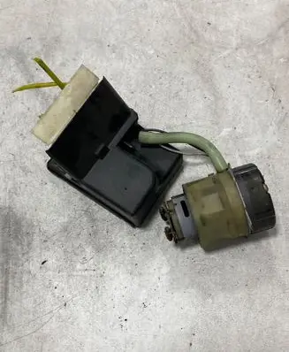 Mercedes-Benz A W168 Central locking vacuum pump 1688000348
