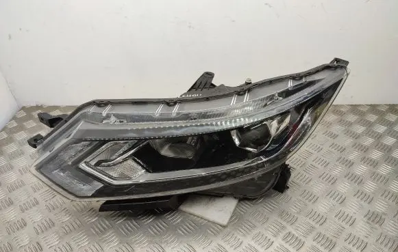 Nissan Qashqai Headlight/headlamp