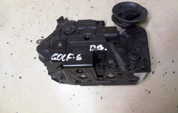 Volkswagen Golf VI Loading door lock 5K4839016B I3016