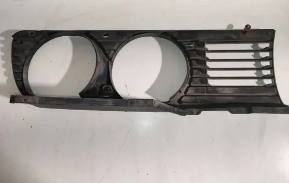 BMW 3 E30 Under headlight/headlamp trim 18760920