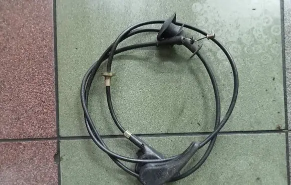Opel Vivaro Engine bonnet/hood lock release cable 000