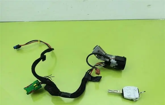 Peugeot 307 Ignition lock 36353100