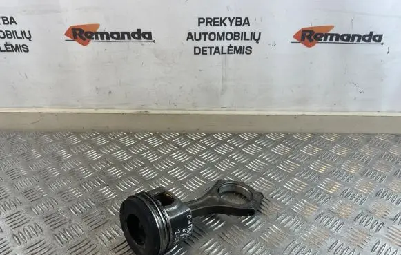 Subaru Outback Piston with connecting rod