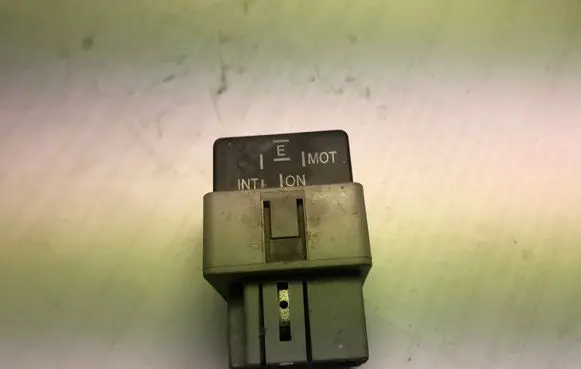 Mitsubishi Carisma Other relay MB953395