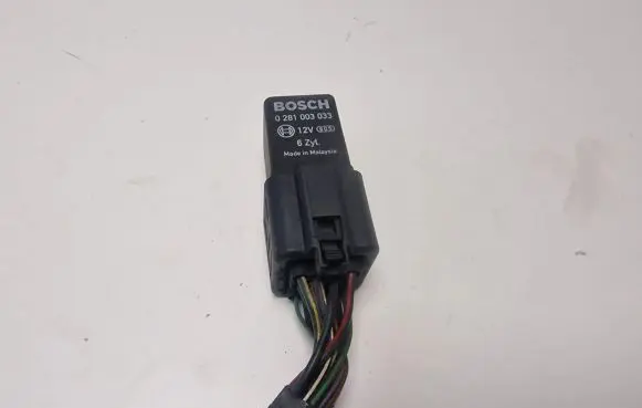 Volkswagen Phaeton Glow plug pre-heat relay 4E0907282B