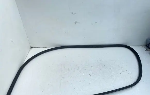 Toyota Avensis T220 Front door rubber seal