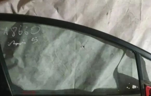 Mazda 5 Front door window glass four-door
