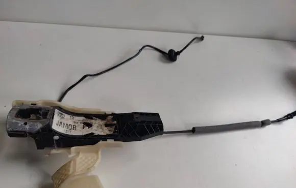 Volkswagen Scirocco Front door lock 