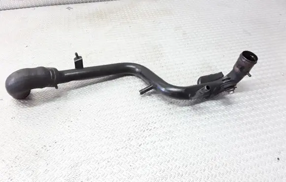 Volkswagen PASSAT B5.5 Engine coolant pipe/hose