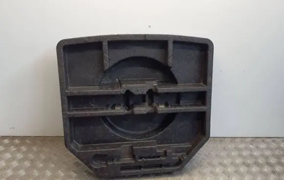 Toyota Avensis T270 Spare wheel section trim 8442905020