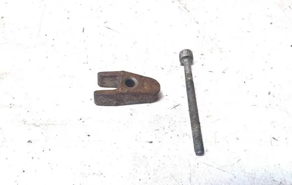 Mercedes-Benz ML W164 Fuel Injector clamp holder 