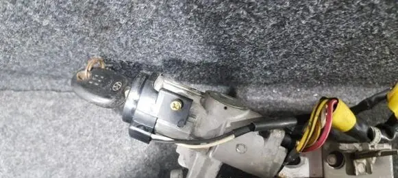 Hyundai Lantra II Ignition lock