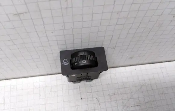 Toyota Avensis T220 Headlight level height control switch