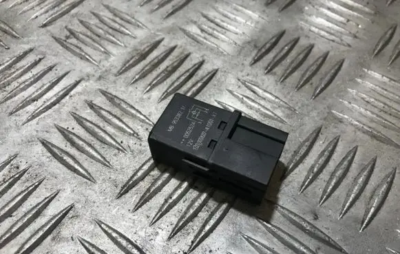 Volvo S40, V40 Other relay mb953382 005252a