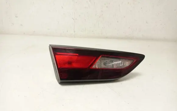 Tailgate rear/tail lights