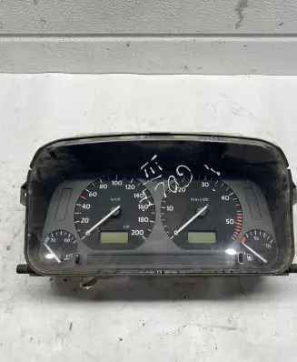 Volkswagen Golf III Speedometer (instrument cluster) 87001262