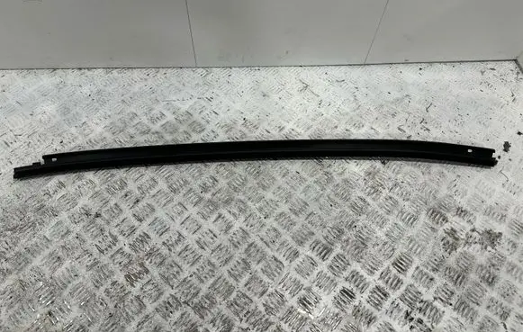 Chevrolet Corvette C8 Front door glass trim molding GMY2ACB