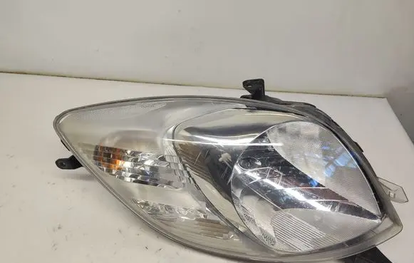 Toyota Yaris Headlight/headlamp E415759