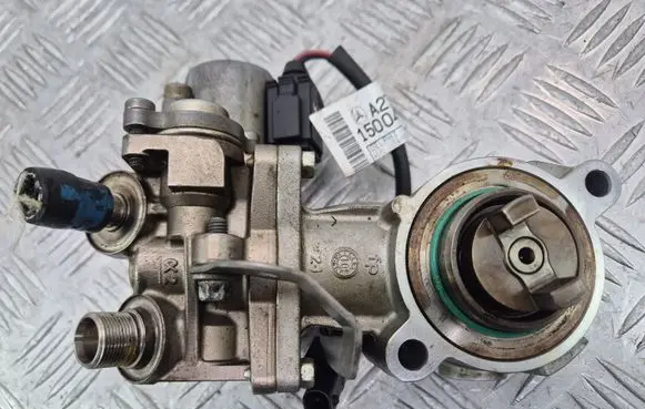 Mercedes-Benz E W212 Fuel injection high pressure pump A2710702201 1025900495100