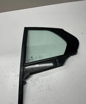 BMW 1 F40 Rear vent window glass 7452413
