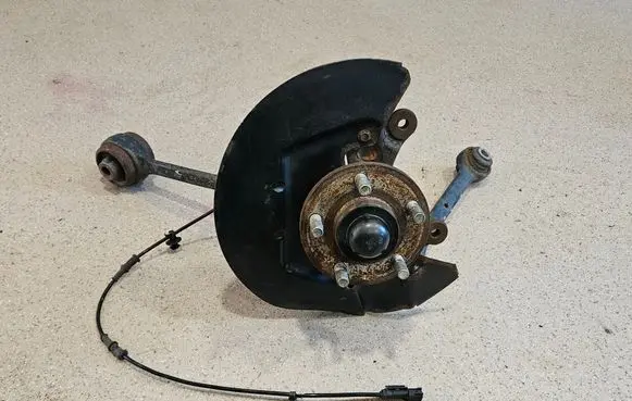 Ford Mustang VI Front wheel hub spindle knuckle FR3C3108A FR3C3079BB