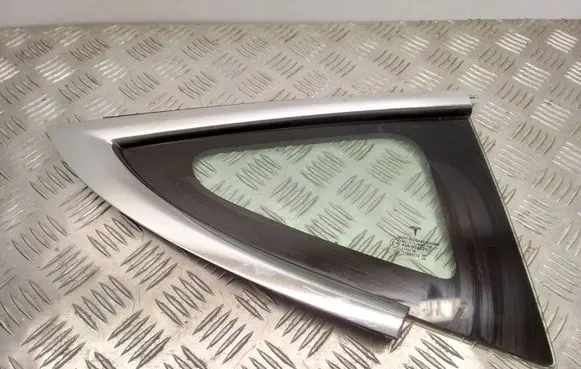 Rear vent window glass