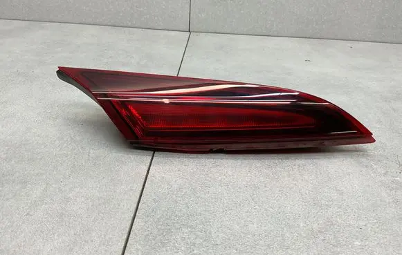 Tailgate rear/tail lights
