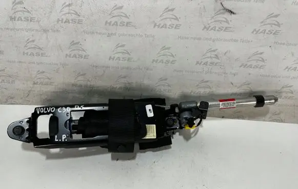 Volvo C30 Seat belt trim 