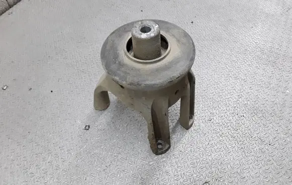 Volkswagen Transporter - Caravelle T5 Engine mount bracket 7H0199849AT