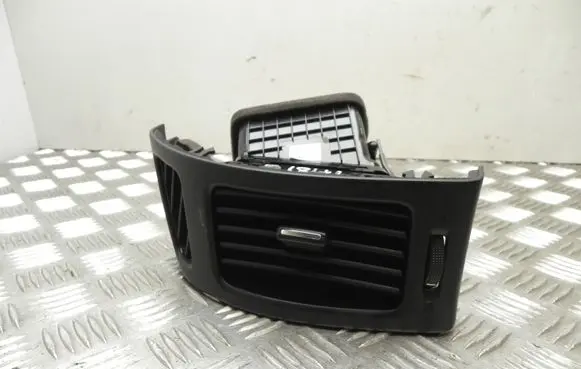 Hyundai i30 Rear air vent grill U0465248 T7181
