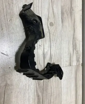 BMW 5 F10 F11 Radiator mount bracket 7604430