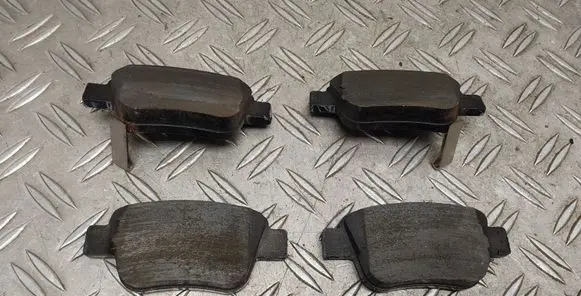 Toyota Corolla Verso E121 Brake pads (rear) 