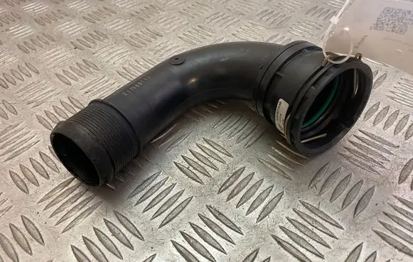 Land Rover Evoque II Intercooler hose/pipe GJ326C715AB