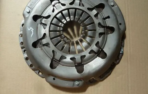 Ford Fiesta Pressure plate 122035010