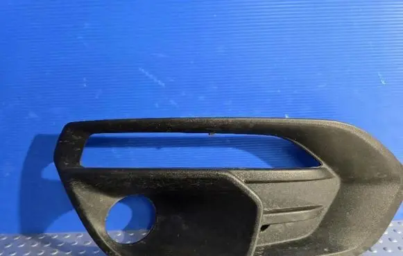 Iveco Daily 4th gen Front bumper lower grill 105802356345