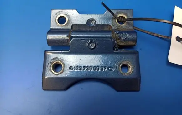 Mercedes-Benz 380 560SEC C126 Front door upper hinge 1237200037