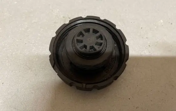 Mercedes-Benz C W204 Coolant expansion tank/reservoir cap 2105010615