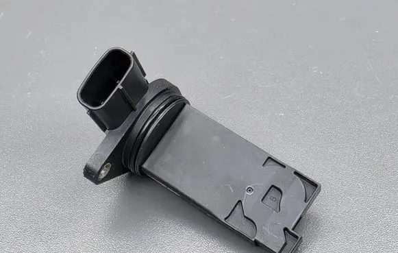 Mazda 3 III Mass air flow meter E5T62271 K6266