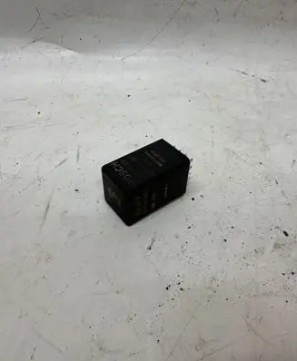 Audi A5 Sportback 8TA Glow plug pre-heat relay 4E0907282A
